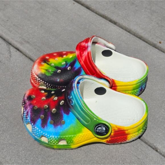 CROCS Kids Tie-Dye Clogs Size 5 - Picture 2 of 7